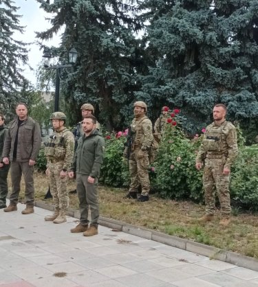 Фото 2 — Зеленський приїхав в деокупований Ізюм
