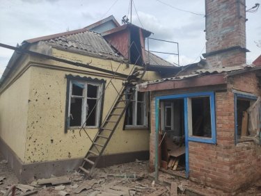 Фото 2 — Россияне обстреляли ряд населенных пунктов в Донецкой области: два человека погибли и 13 ранены (ФОТО)