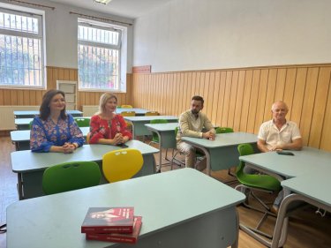 Фото 4 — В Угорщині відкрилась перша двомовна школа для українських дітей