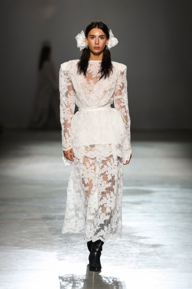 Фото 25 — Ukrainian Fashion Week SS27: ремесло, реконструкция и показ в укрытии