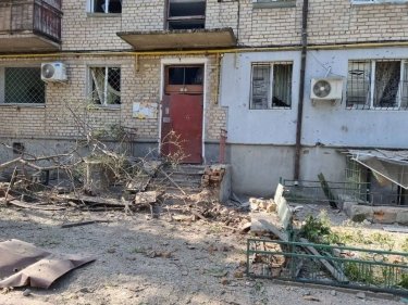 Фото 2 — Российские войска обстреляли жилой район Николаева, есть раненые и погибшая (ФОТО)