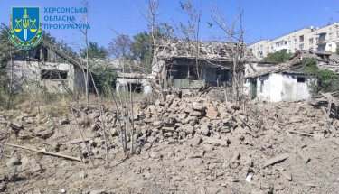 Фото 2 — Оккупанты обстреляли Бериславский район: разрушен сельский лицей, в городе повреждено 15 домов (ФОТО)
