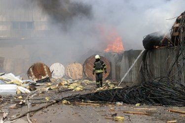 Фото 11 — РФ обстріляла з РСЗО чотири підприємства Харкова, зокрема кабельний завод: є поранені (ФОТО, ВІДЕО)