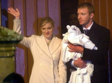 Фото 17 — Что пиарит и продает в интернете 55-летняя юбилярша Мадонна