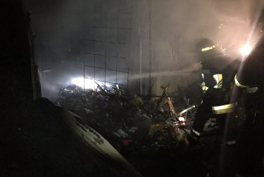Фото 5 — Пожар в Кривом Роге: на Центральном рынке сгорели 22 торговых павильона (ФОТО, ВИДЕО)