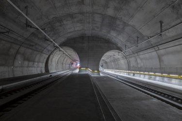 Фото 4 — В Швейцарии открыли 15-километровый железнодорожный тоннель в Альпах (ФОТО)