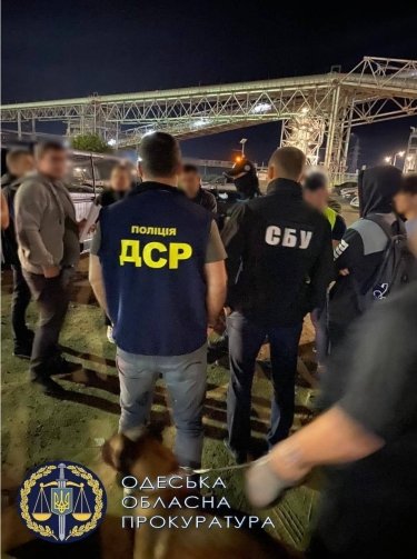 Фото 19 — В Одессе поймали трех членов Ндрангеты: пытались провезти 60 кг кокаина среди бананов