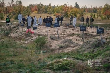 Фото 2 — В Лимані досліджують два місця поховань при окупації: в одному біля 200 могил, в іншому братська могила (ФОТО)
