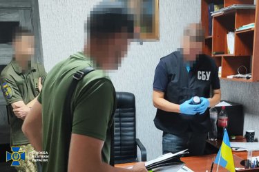 Фото 4 — В Полтавской области задержали чиновника военкомата, который за взятки помогал мужчинам уклоняться от службы в армии
