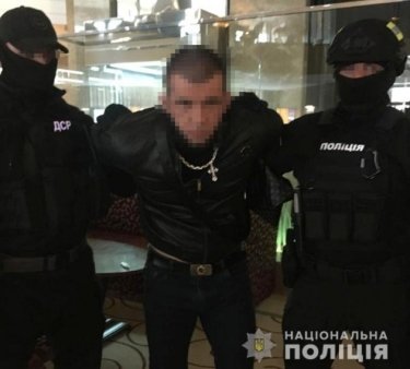 Фото 12 — В Харькове задержали пятерых бандитов, вымогавших у агробизнесмена $700 тысяч (ФОТО)