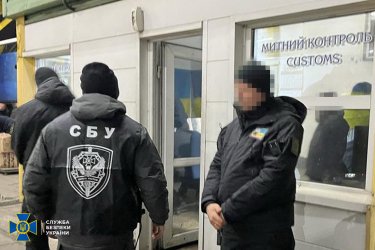 Фото 6 — €1,5 тыс. за проезд: на границе с Венгрией задержали таможенников, требовавших взятки от перевозчиков