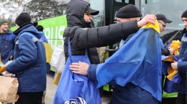 Фото 10 — Украина вернула домой еще 200 защитников