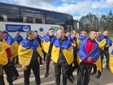 Фото 6 — Из плена РФ возвращаются 193 украинца – состоялся очередной обмен