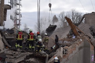 Фото 9 — Дев'ятеро людей загинули внаслідок російського ракетного удару по телевежі під Рівним (ФОТО)