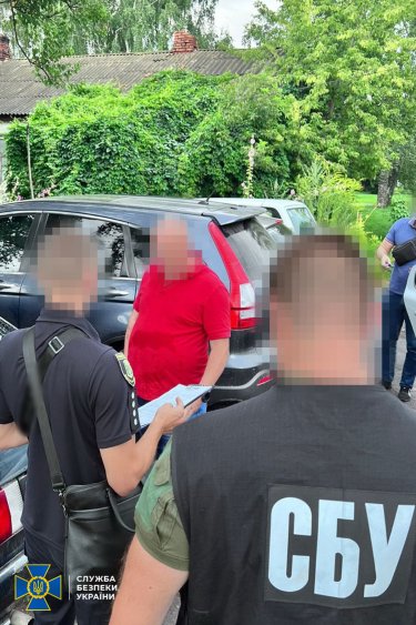 Фото 2 — В Полтавской области задержали чиновника военкомата, который за взятки помогал мужчинам уклоняться от службы в армии
