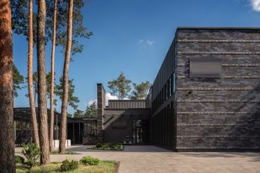 Фото 3 — У Конча-Заспі виставили на продаж елітний ресторанний комплекс із сонячною електростанцією: яка ціна