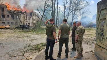 Фото 8 — Россия ударила ракетой по медучреждению в Днепре. Двое людей погибли, есть пострадавшие (ФОТО/ВИДЕО)