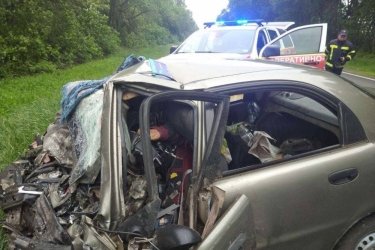 Фото 5 — В жестком ДТП под Харьковом погибли трое, включая чиновницу Госпродпотребслужбы (ФОТО)