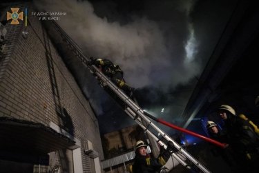 Фото 3 — В Голосеевском районе Киеве горела станция техобслуживания авто (ФОТО)