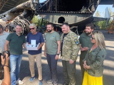 Фото 3 — Миллиардер Ричард Брэнсон приехал в Гостомель