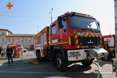 Фото 8 — В ГСЧС показали тушение пожара на центральном рынке Днепра (ФОТО, ВИДЕО)