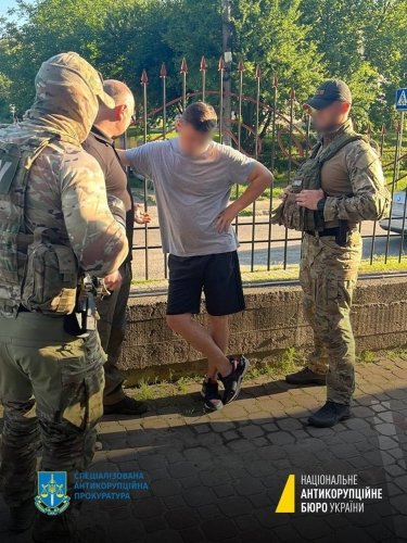 Фото 2 — НАБУ задержало главу Тернопольского облсовета и заместителей главы ОВА при получении взятки (ФОТО)