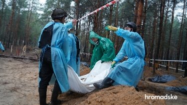 Фото 15 — В массовом захоронении в Изюме обнаружили 450 замученных тел, Зеленский анонсировал "страшное возмездие" (ФОТО)
