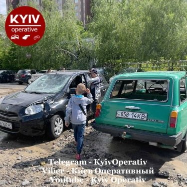 Фото 4 — Гейзер на Демеевской: в Киеве снова прорвало трубу (ФОТО, ВИДЕО)