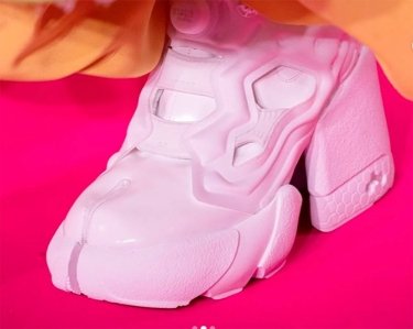 Фото 3 — Reebok и Maison Margiela создали спорный гибрид легендарных кроссовок и ботинок-таби