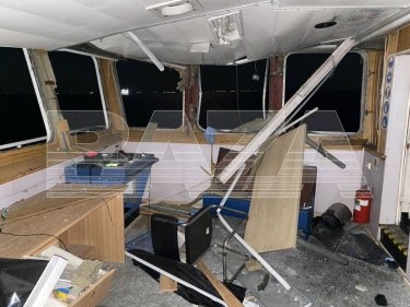 Фото 2 — Морские беспилотники совершили атаку в Керченском проливе: поврежден российский танкер (ФОТО/ВИДЕО)