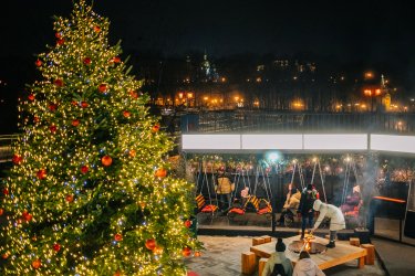 Фото 3 — У Києві біля Арки Дружби народів створили гарну різдвяну локацію (ФОТО)