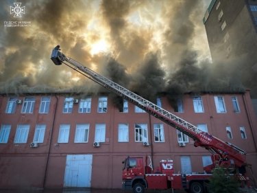 Фото 18 — В Одессе произошел масштабный пожар в здании завода сельхозмашин (ФОТО, ВИДЕО)