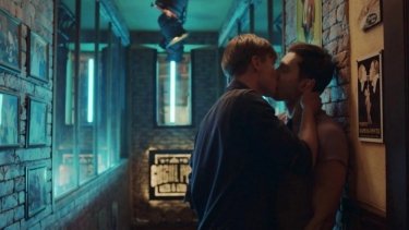 Фото 2 — Не надо бояться, что зритель не готов — Евгений Туник, "Первые ласточки. Zависимые"