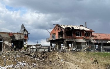 Фото 2 — Ракетный удар по Львову: в сети появилось видео последствий