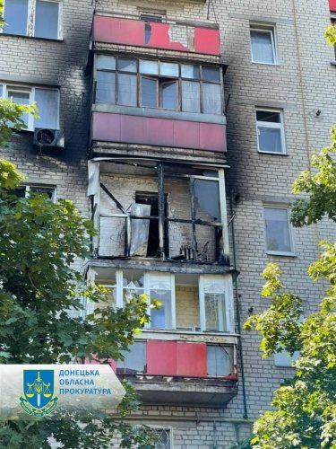 Фото 2 — Оккупанты обстреляли центр Бахмута: семь человек погибли, шестеро ранены (ФОТО)
