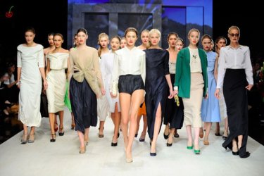 Фото 6 — Ukrainian Fashion Week: 27 разных пар туфель и деревянные очки в коллекции Ирины Каравай (ФОТО)
