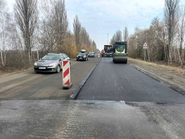 ремонт дороги, автомобілі