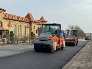 ремонт дороги, спецтехніка