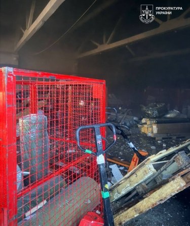 Фото 6 — Росія тричі за добу атакувала дронами  депо "Нової пошти" у Харкові