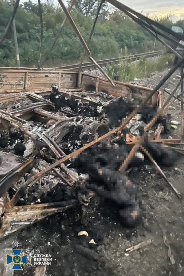 Фото 6 — Россияне расстреляли колонну автомобилей в Харьковской области, 24 человека погибли: СБУ начала расследование