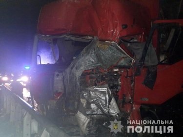Фото 3 — В Полтавской области столкнулись две фуры: водители погибли (ФОТО)