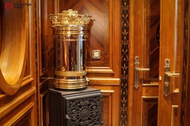 Фото 8 — Люксовий вагон, склянки з російським гербом та золотий унітаз. У Пущі-Водиці знайдено "золотий вагон" Віктора Медведчука (ФОТО, ВІДЕО)