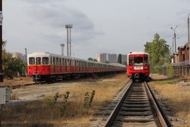 Фото 3 — В Киев поступила седьмая партия вагонов метро из Варшавы (ФОТО)