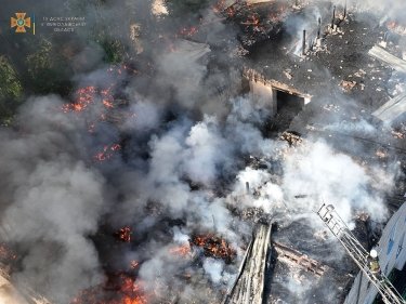 Фото 2 — Российские войска в ходе обстрела Николаева разрушили до основания дом культуры (ВИДЕО)