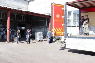 Фото 2 — Украина отправила Литве первые 38 тонн колючей проволоки для усиления границы с Беларусью