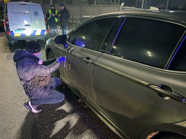 Фото 2 — В Киеве полиция с погоней задержала "хулиганов", расстрелявших автомобиль (ФОТО, ВИДЕО)
