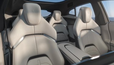 Фото 5 — Ferrari представила перший у своїй історії кросовер