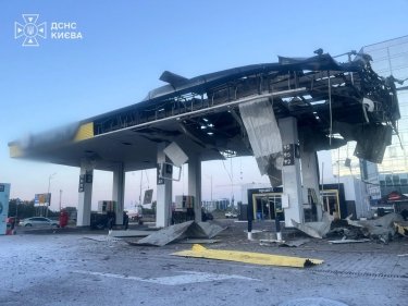 Фото 3 — Росія вдарила по двох АЗС "Укрнафти" у Києві (ФОТО)