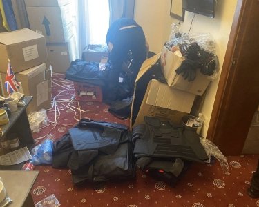 Фото 3 — Экс-замглавы Днепропетровской ОГА поймали на продаже гуманитарки (ФОТО)