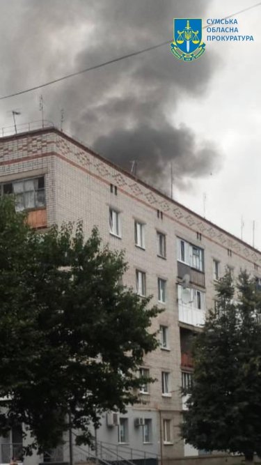 Фото 3 — Россия обстреляла приграничный город в Сумской области: четверо раненых, повреждены десятки объектов (ФОТО)